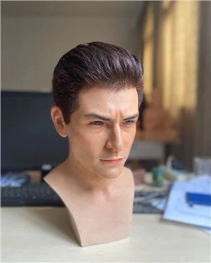 সিলিকন আবক্ষ মূর্তি